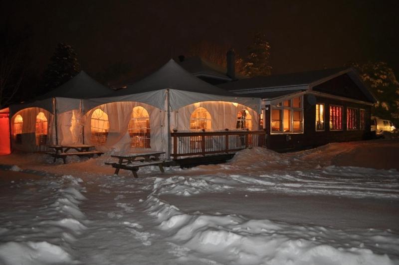 Red Umbrella Inn Minden Hills Exterior foto
